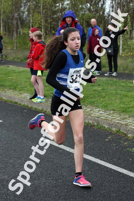 Boys and girls under-15s, Elswick Good Friday Road Races. Photo: David T. Hewitson/Sports for All Pics